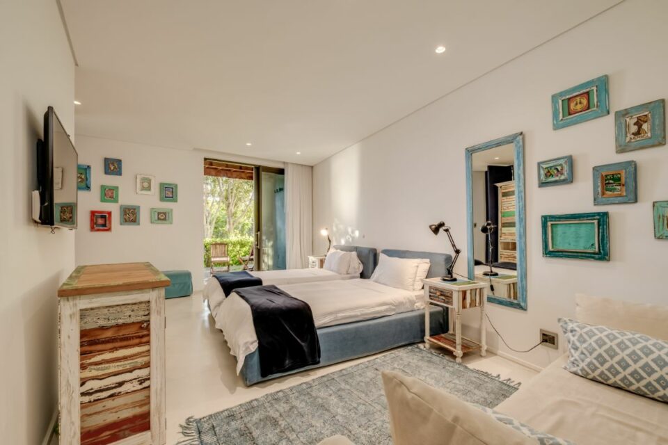 Coral Sea - Third Bedroom with Twin Beds