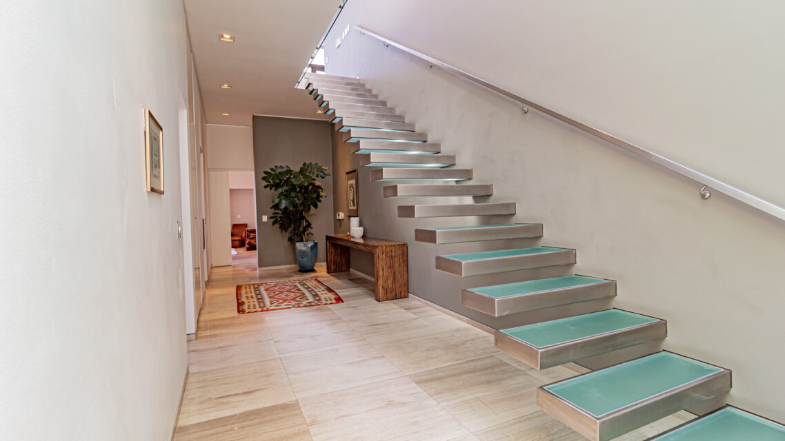 Hamaya - Floating Staircase