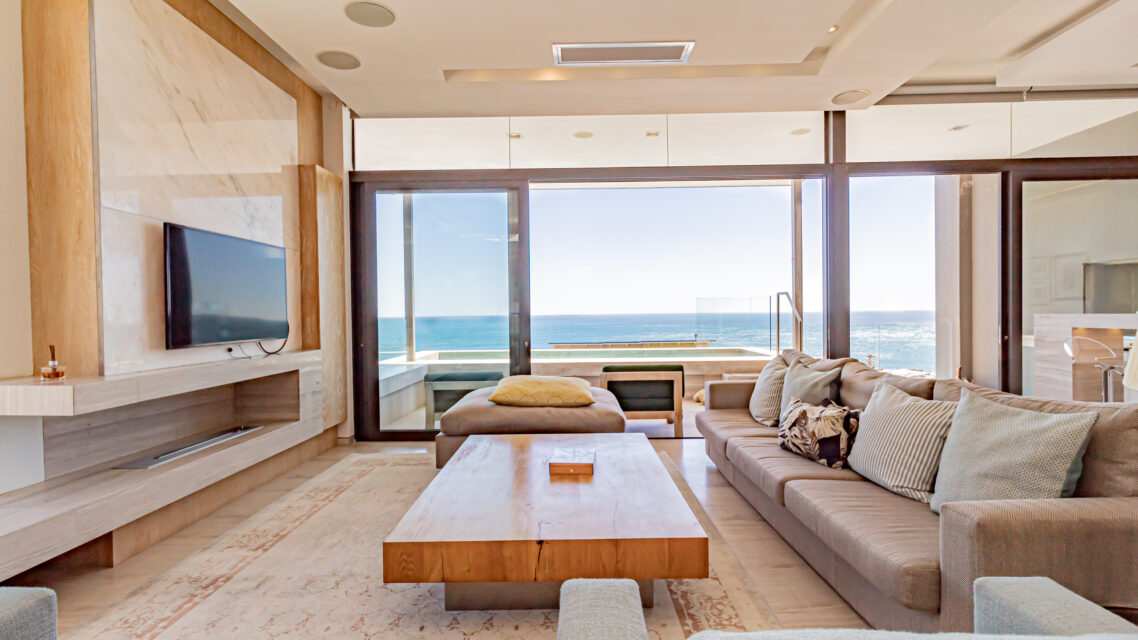 Hamaya - Lounge with Views