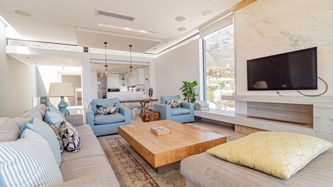 Hamaya - Spacious Living Room