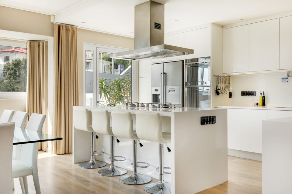 Houghton Steps - Breakfast Bar