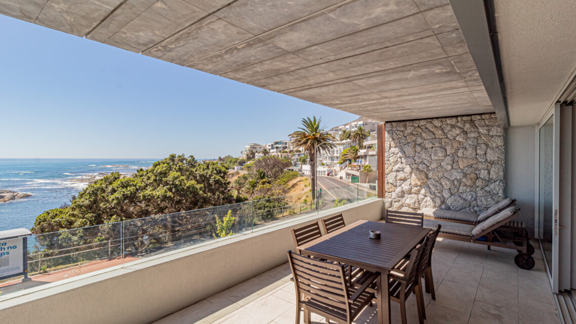 Onyx - Balcony with Views