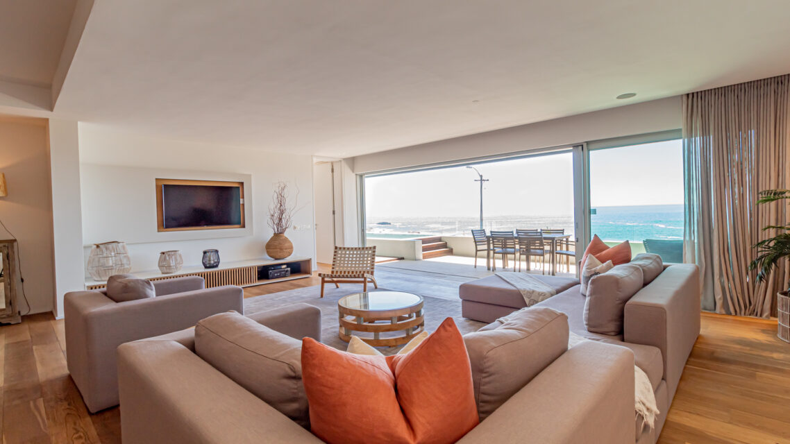 Onyx - Lounge with Views