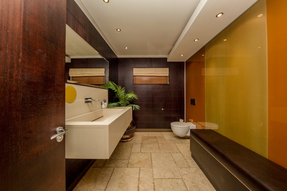 Roc Manor - Bathroom