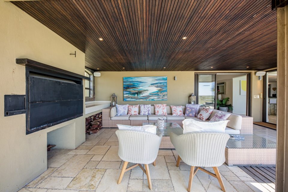 Roc Manor - Braai Area and Patio Furniture