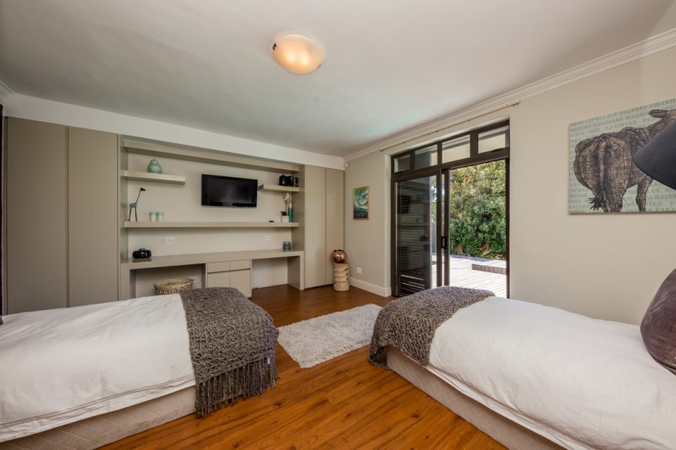 Roc Manor - Fourth Bedroom