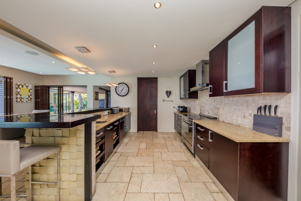 Roc Manor - Fully Equipped Kitchen