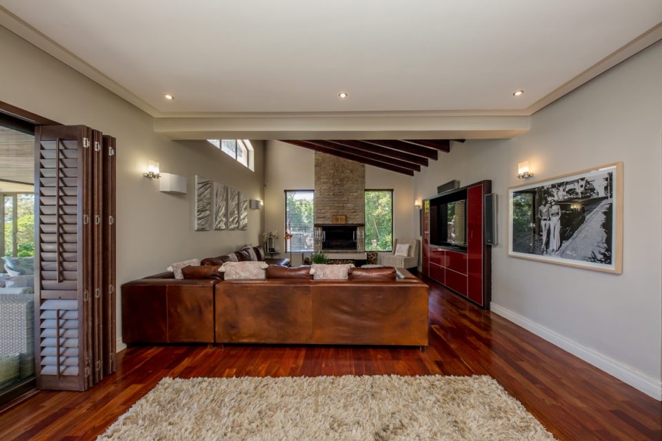 Roc Manor - Living Area