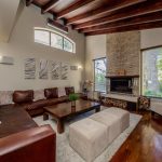 Roc Manor - Living Room with Fire Place