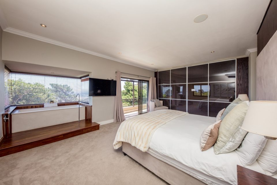 Roc Manor - Master Bedroom