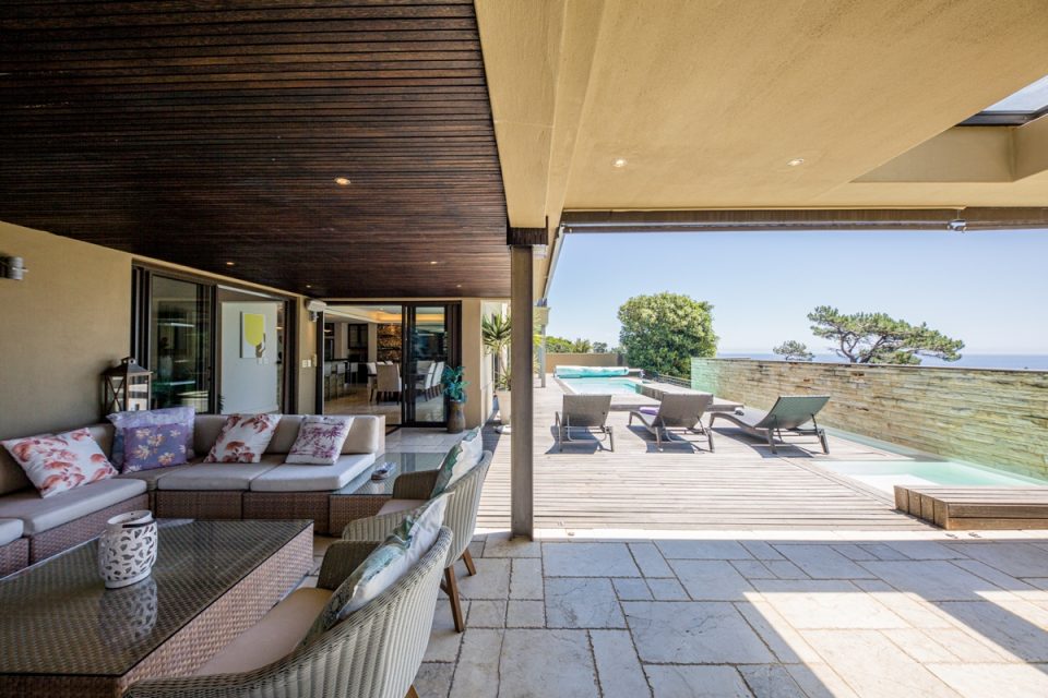 Roc Manor - Patio and Pool Area