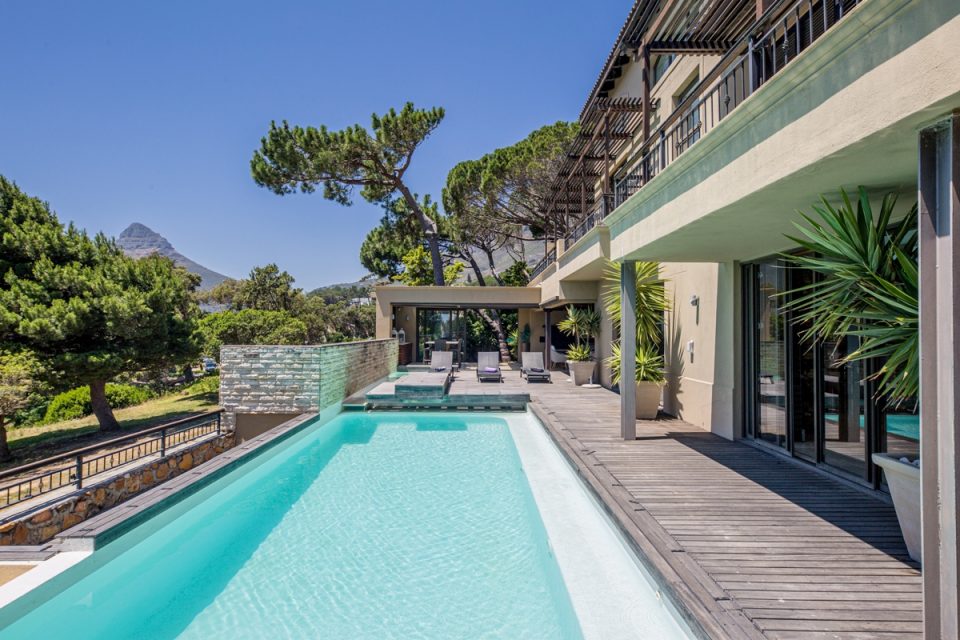 Roc Manor - Pool Views