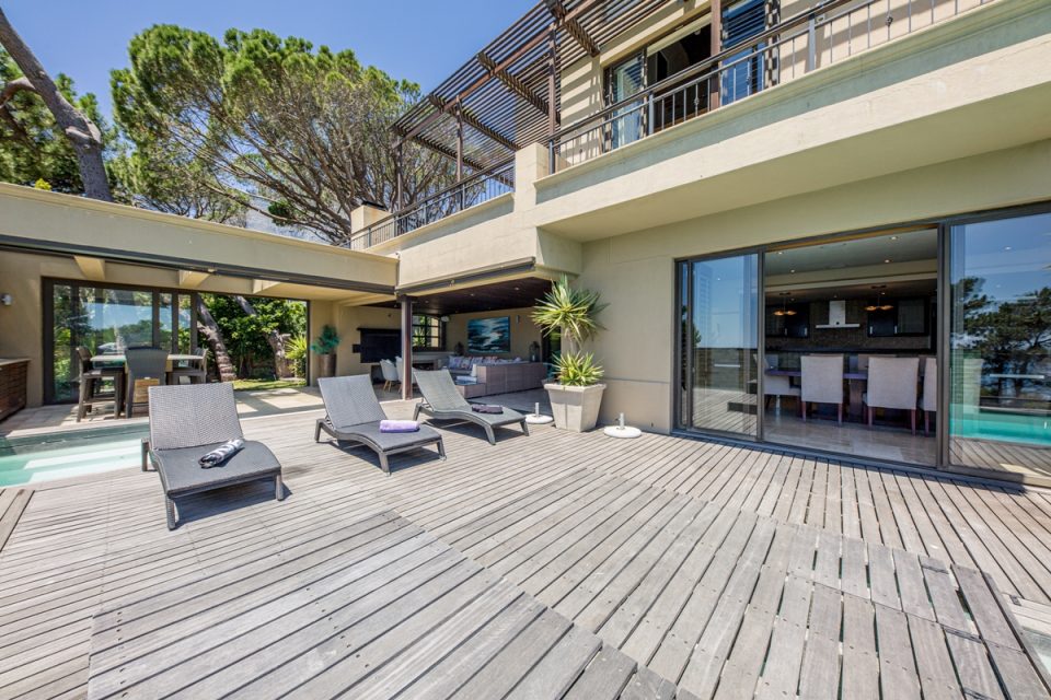 Roc Manor - Sun Loungers