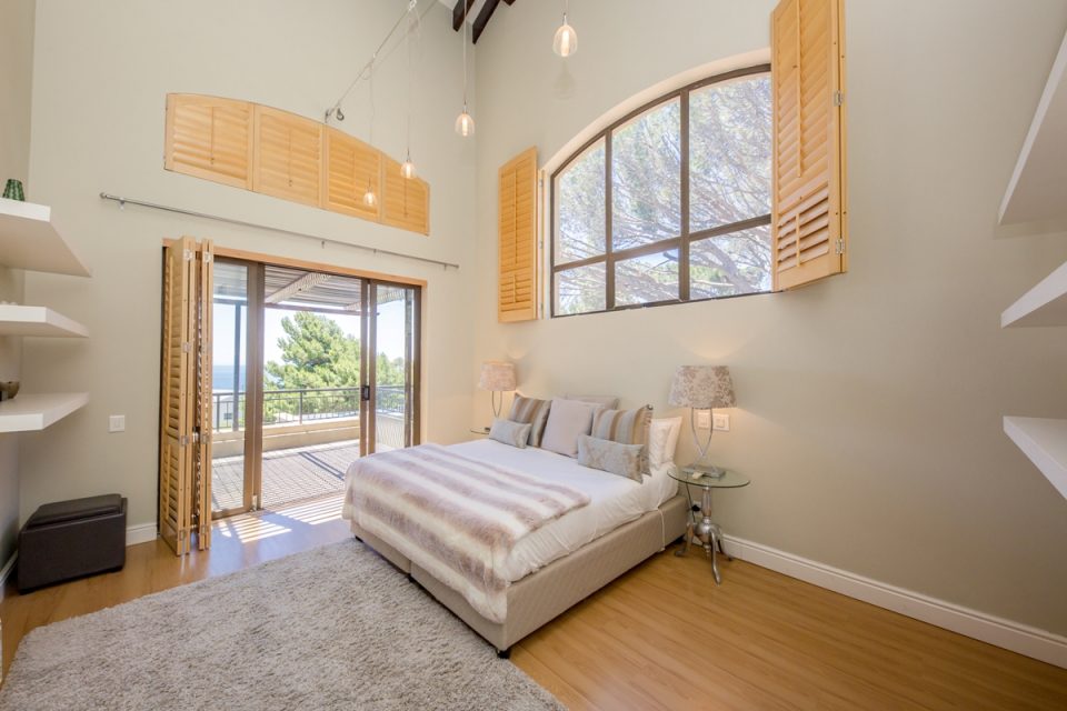 Roc Manor - Third Bedroom with Patio Access