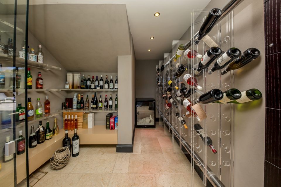 Roc Manor - Wine Storage