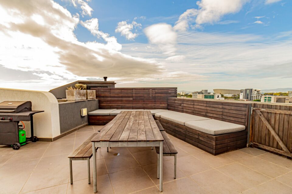 Scholtz Penthouse - Deck with seating