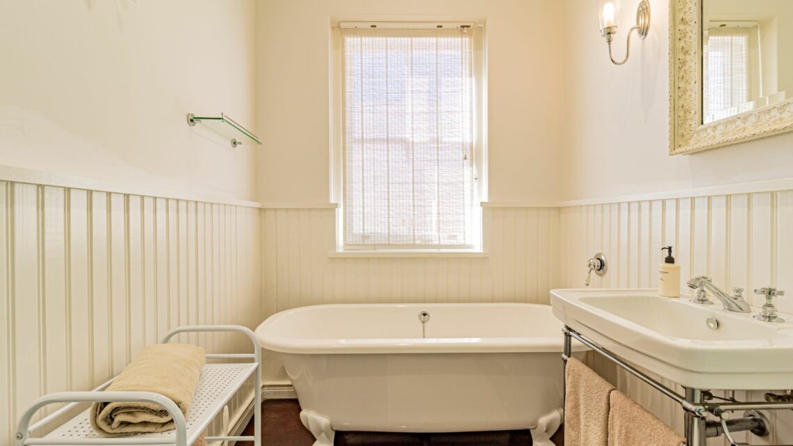 Six Selbourne - Bathroom