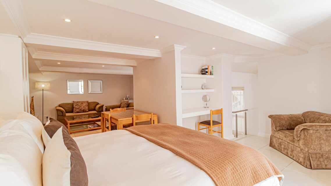 Six Selbourne - Fourth bedroom with lounge area