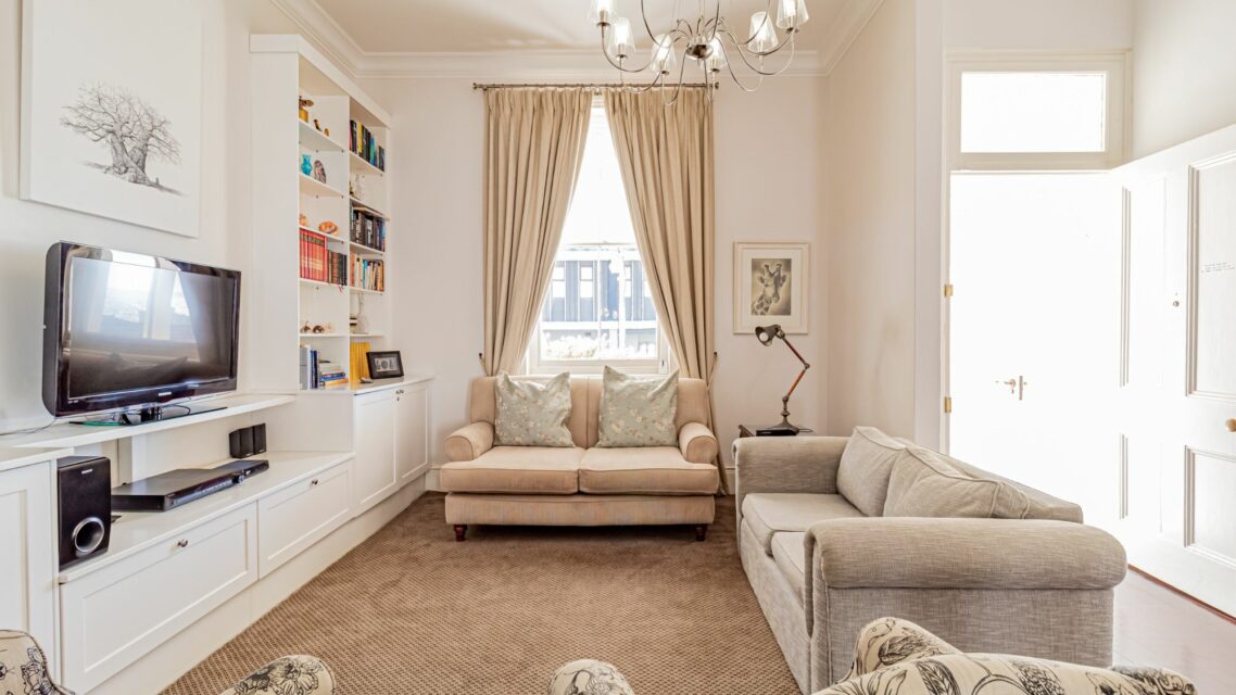 Six Selbourne - Living area with TV