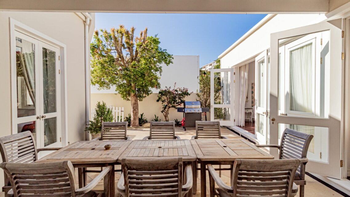 Six Selbourne - Outdoor dining and braai