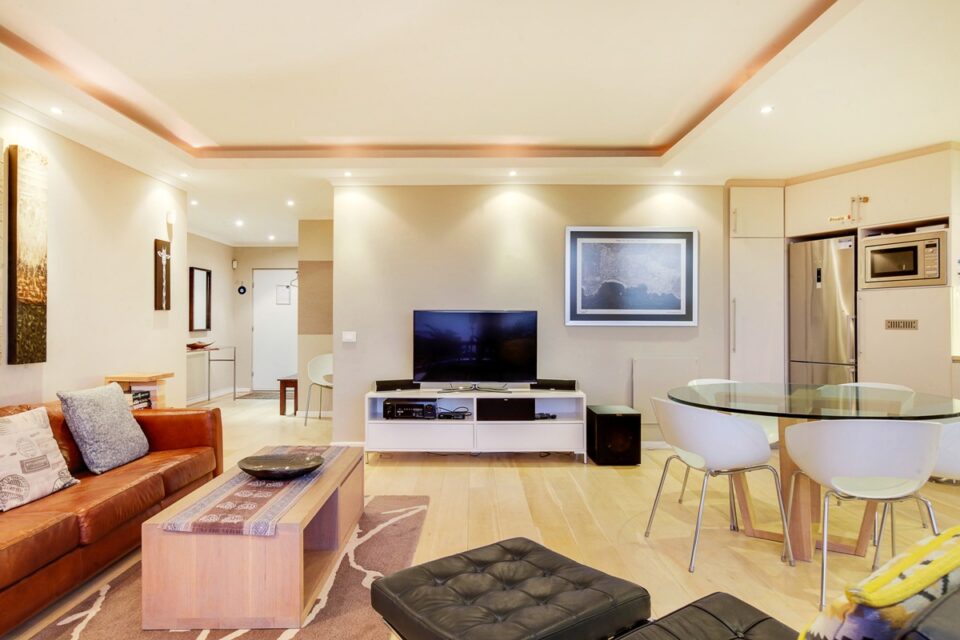 Calico - Lounge with TV