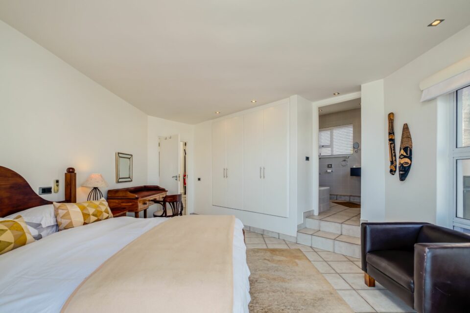 Camps Bay Terrace Penthouse - Main Bedroom with En-suite