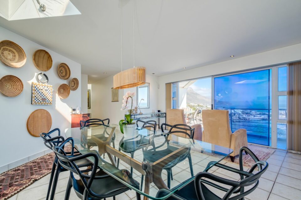 Camps Bay Terrace Penthouse - Indoor Dining
