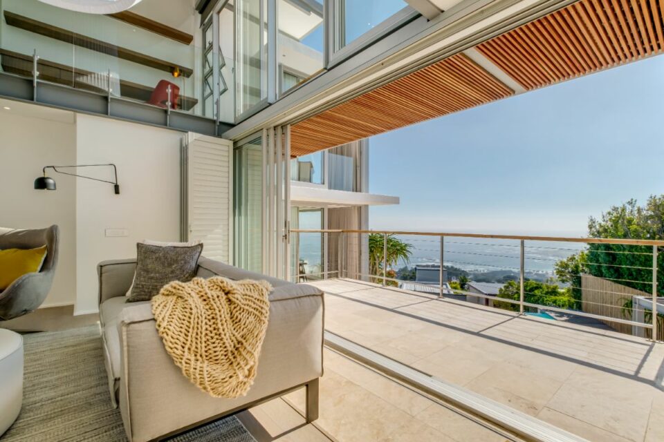 Mavambo - Lounge with Views