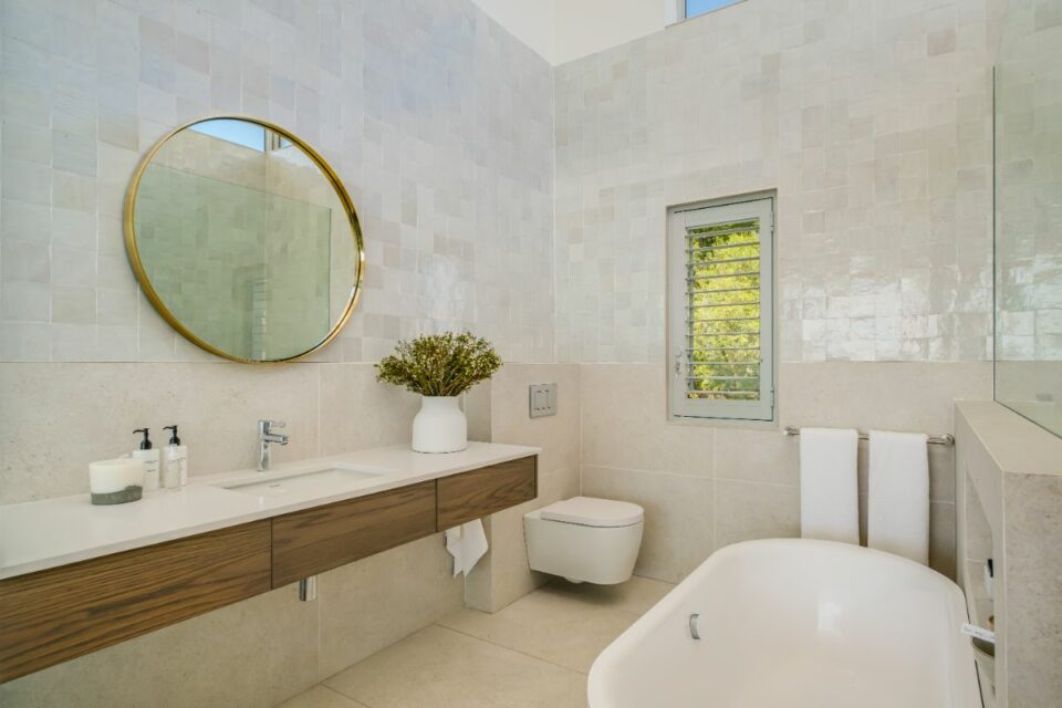 Mavambo - Master Bath & Shower