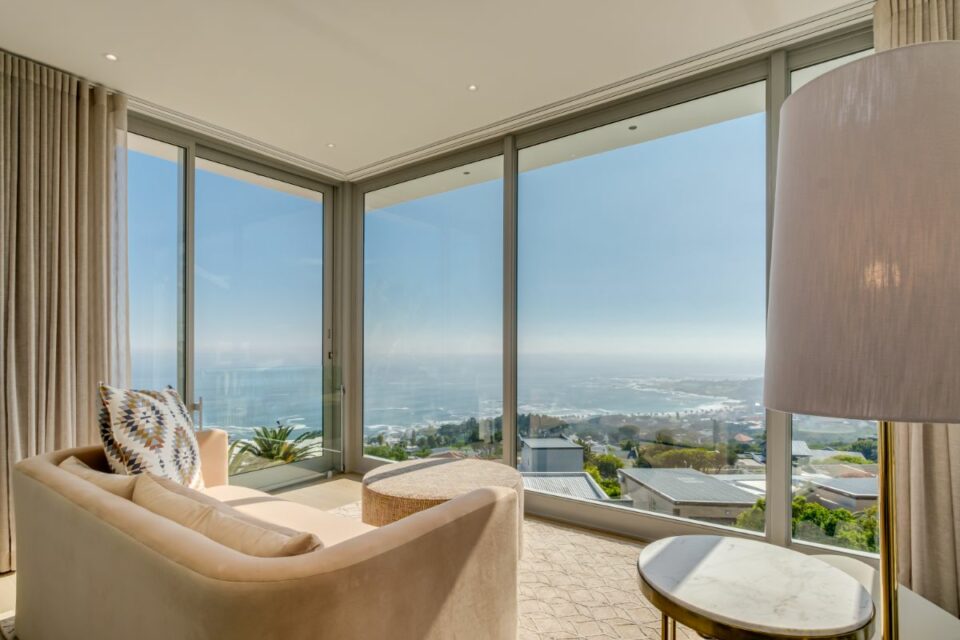 Mavambo - Master Lounge with Views