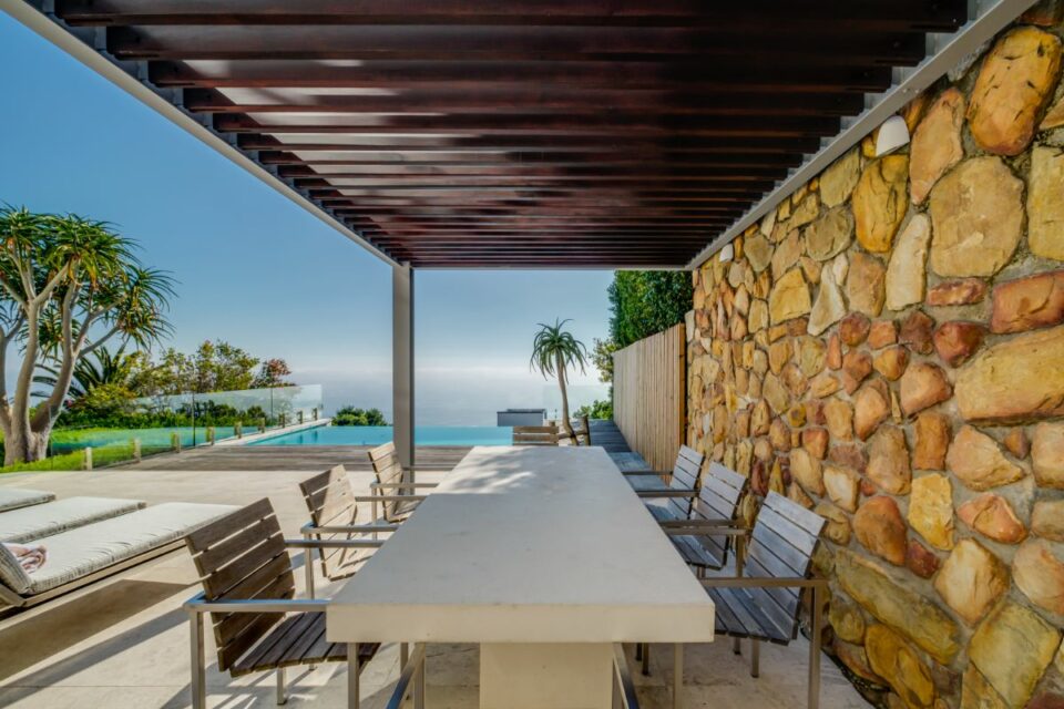 Mavambo - Outside Dining