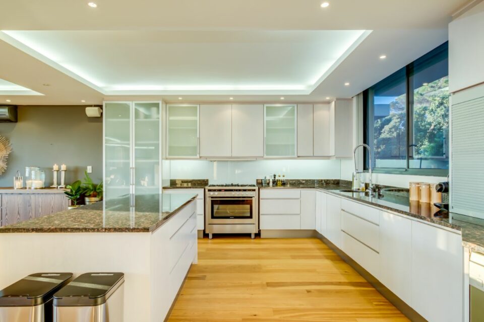 Ocean Pearl - Large Kitchen