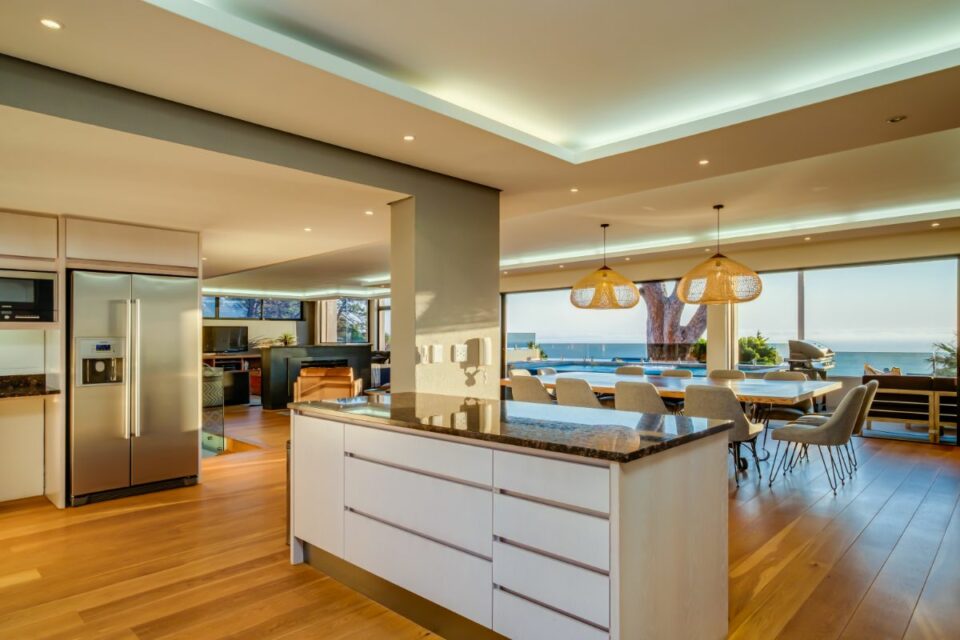 Ocean Pearl - Open Plan Kitchen with a View