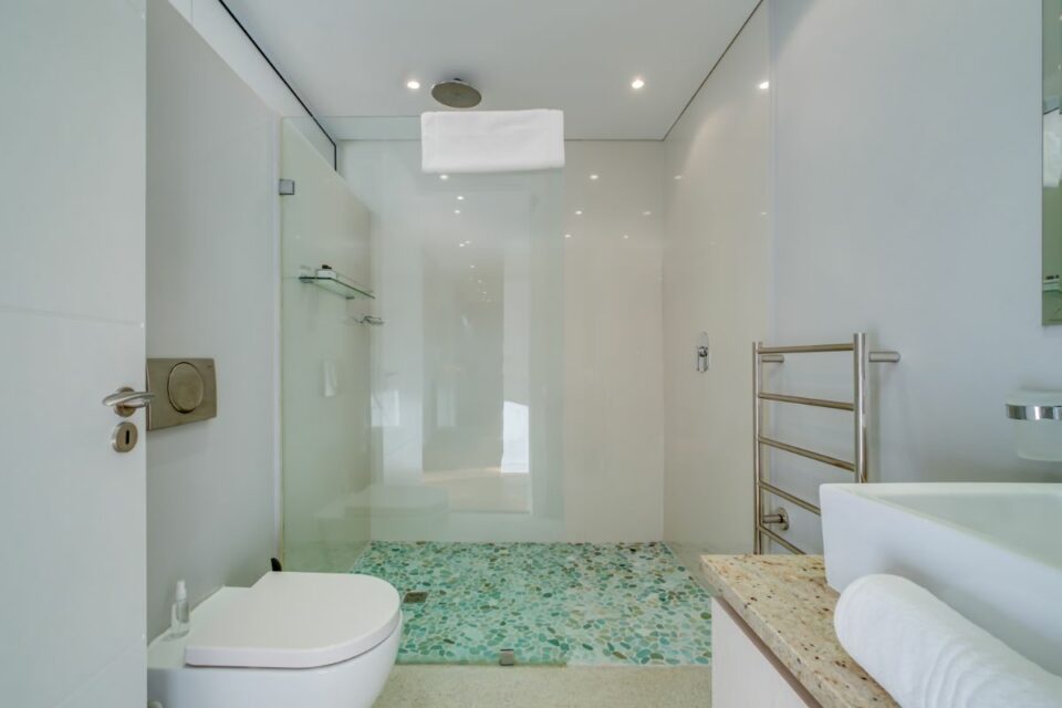 Ocean Pearl - Shared Bathroom