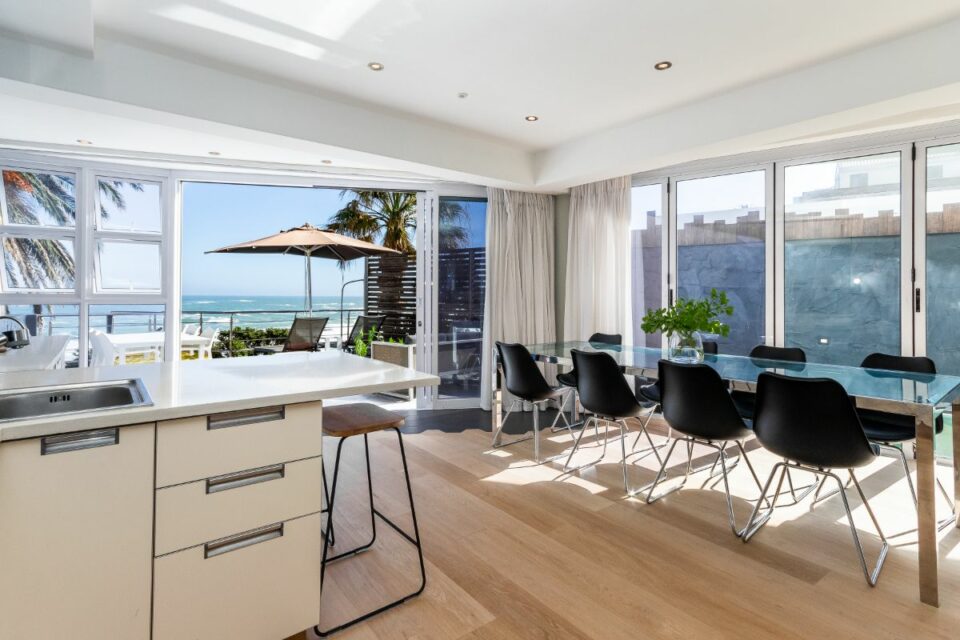 Paloma Apartment - Dining Ocean Views