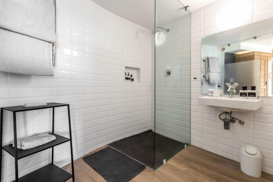 Paloma Pad - Bathroom