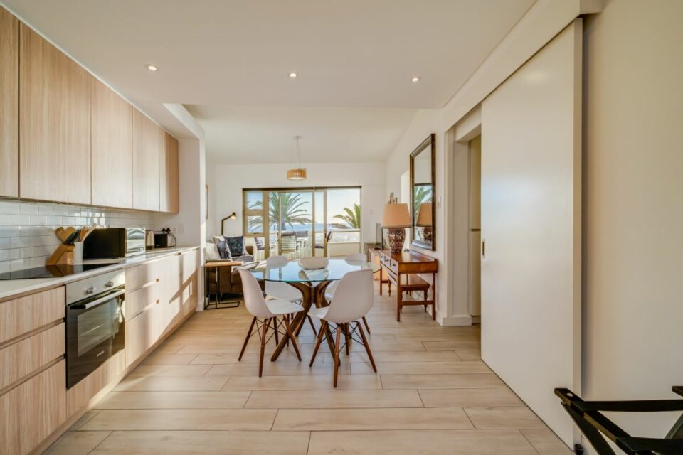 Sundowner Views - Open Plan Kitchen