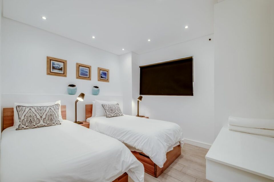 Sundowner Views - Twin Bedroom