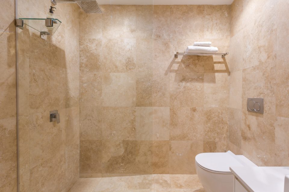 210 DWP - Shared bathroom