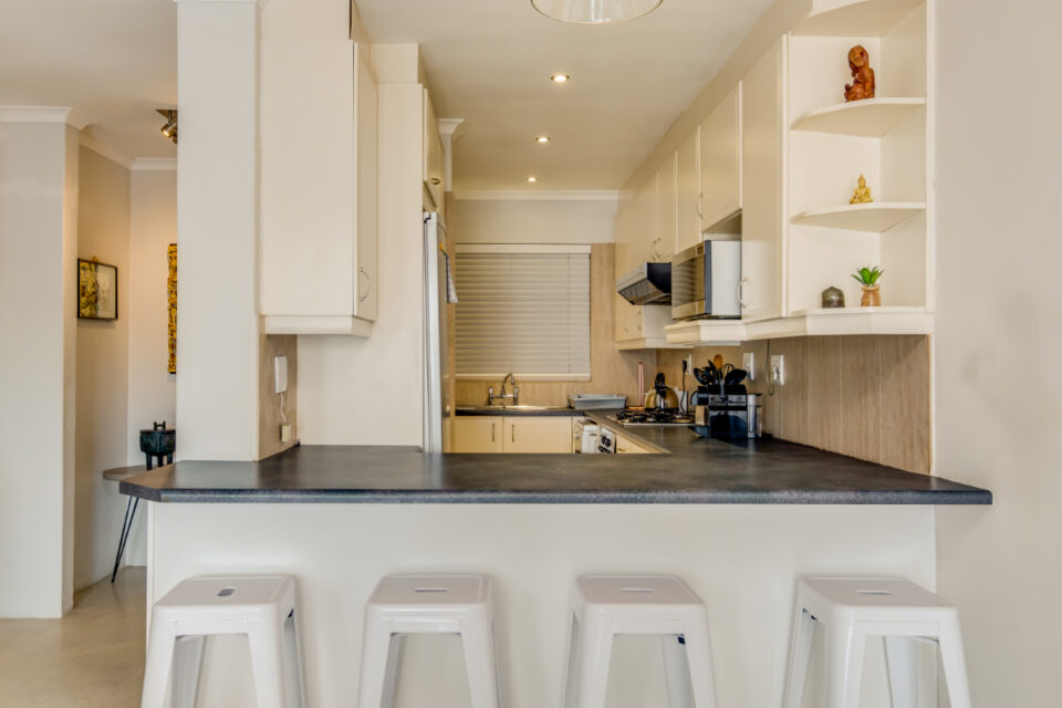 Eastern Views - Breakfast bar