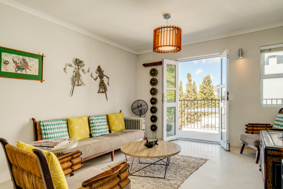 Eastern Views - Living room with balcony