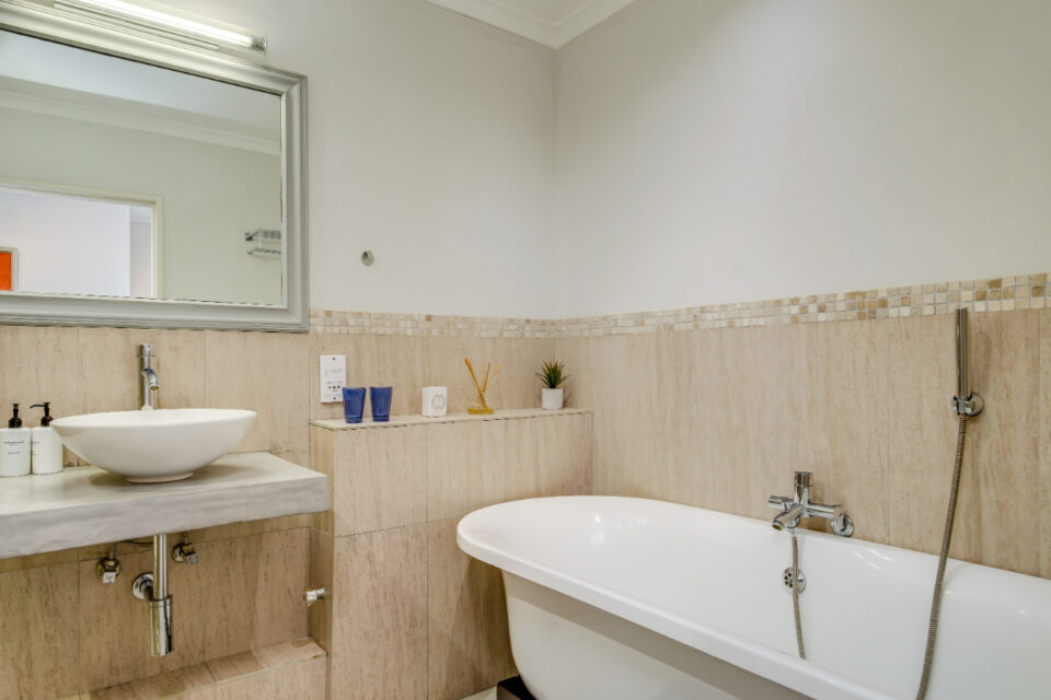 Eastern Views - Second bathroom