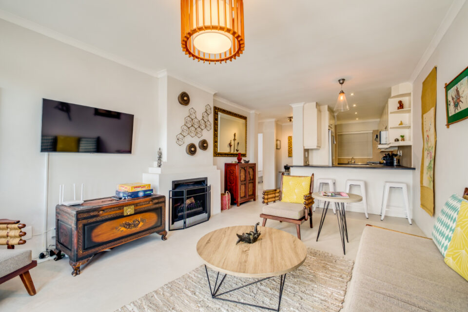 Eastern Views - TV room