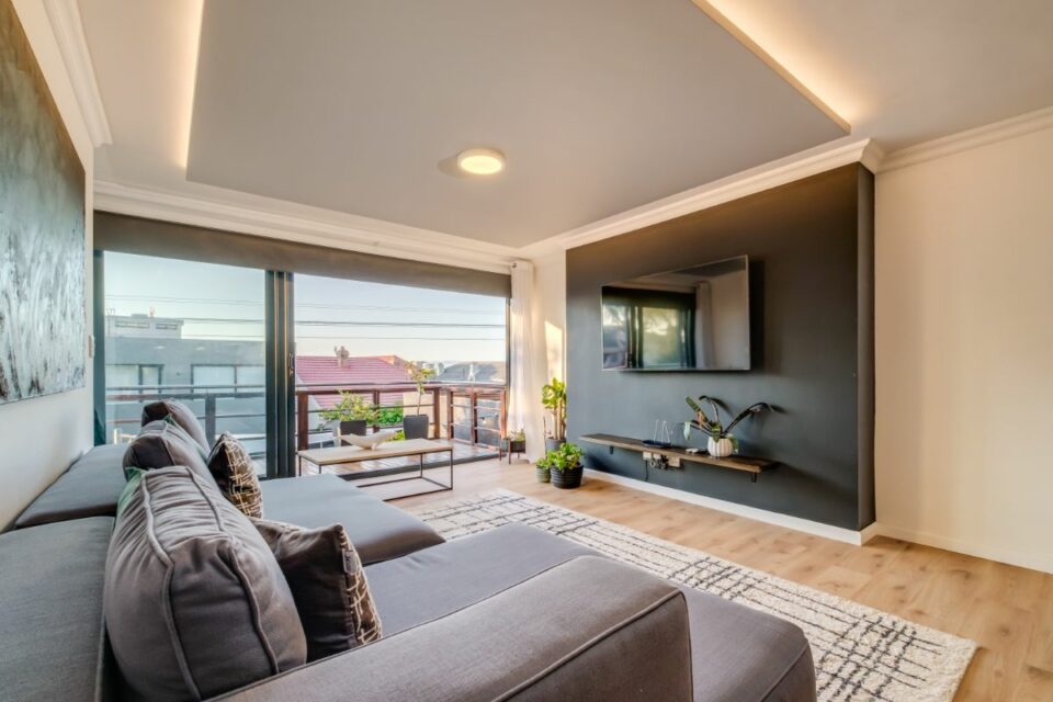 House of M - TV Lounge & Balcony