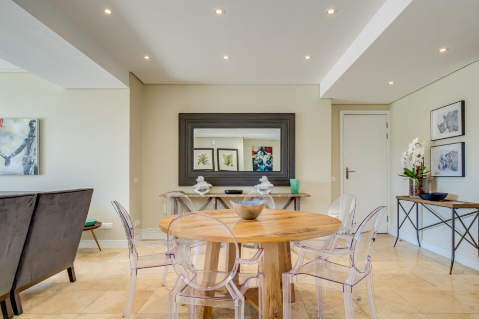 Juliette 308 - Dining table