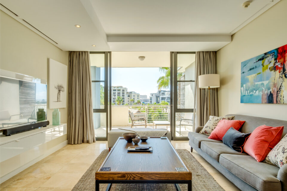 Juliette 308 - Lounge with balcony access