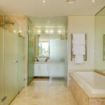 Juliette 308 - Master en-suite bathroom
