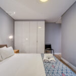 202 Warwick - Bedroom with cupboards