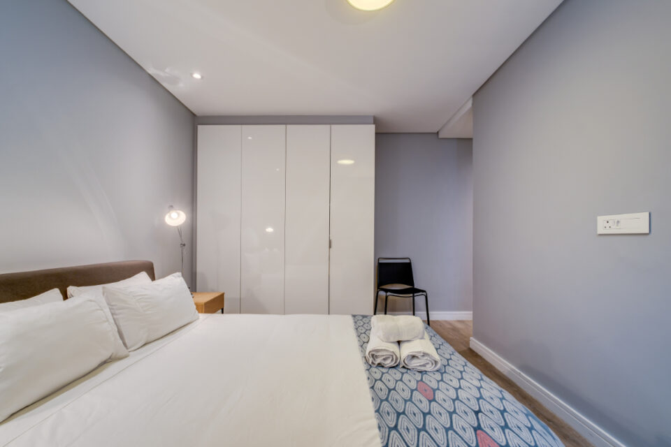202 Warwick - Bedroom with cupboards