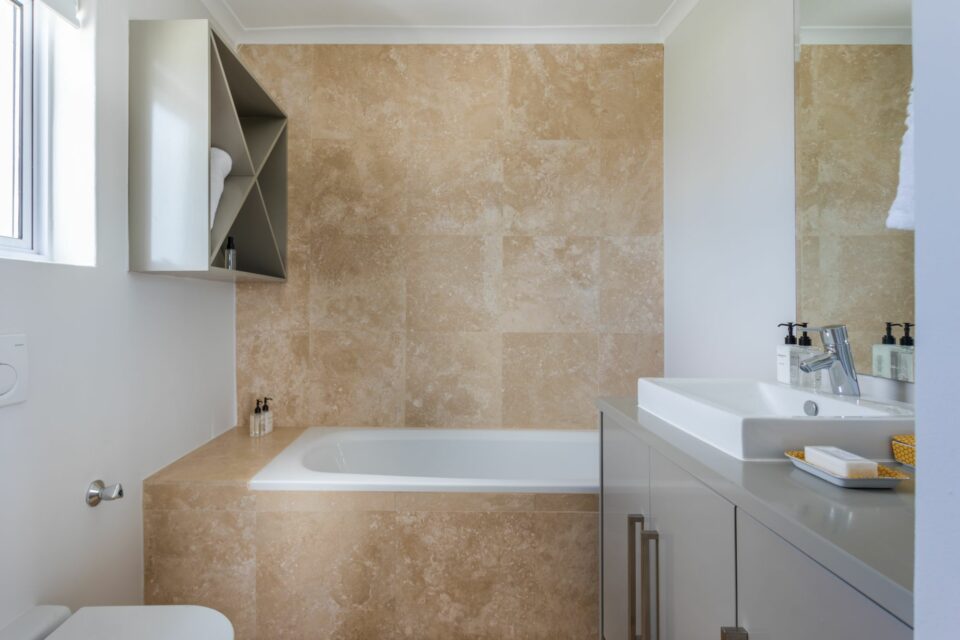 207 DWP - Master En-suite Bath